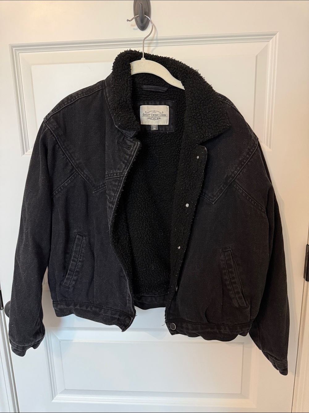 Women's Black Sherpa-Lined Jean Jacket - Cozy Denim Coat